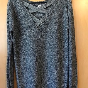 Long cross chest sweater